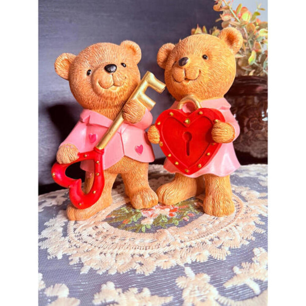 Bella Luxx Teddy Bear Couple Heart Lock & Key Figurine Set NWT In Box